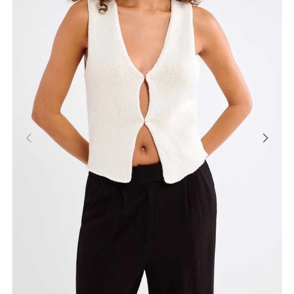 Rumored Tops - Rumored Sleeveless Shirt - Prince Street Top